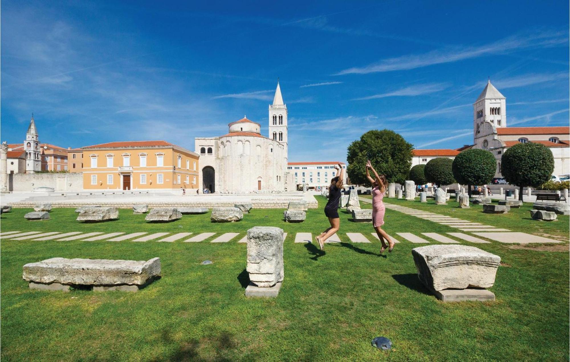 Nice Apartment In Zadar With Kitchen מראה חיצוני תמונה
